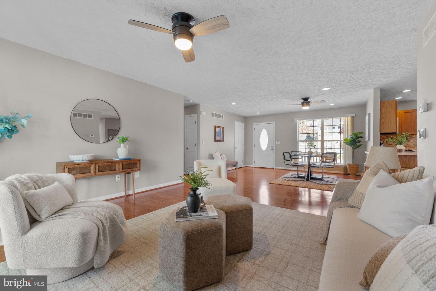 1215 Markham Lane photo 2