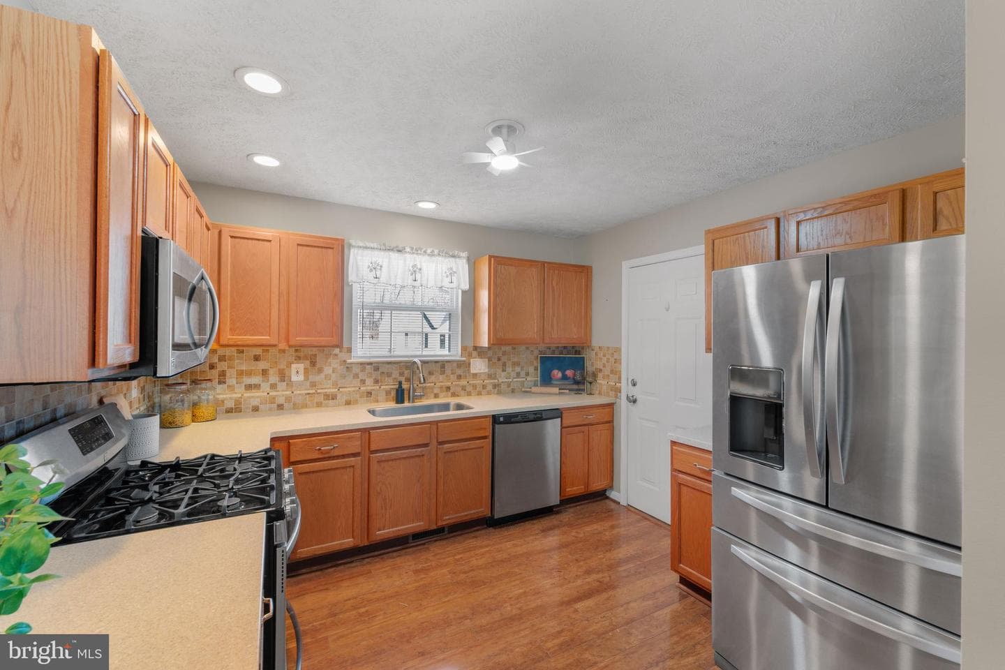1215 Markham Lane photo 9