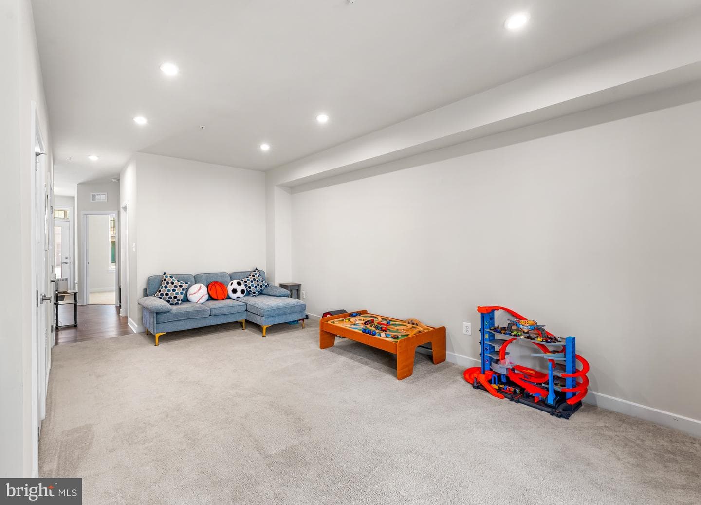 528 Levanna Lane photo 11