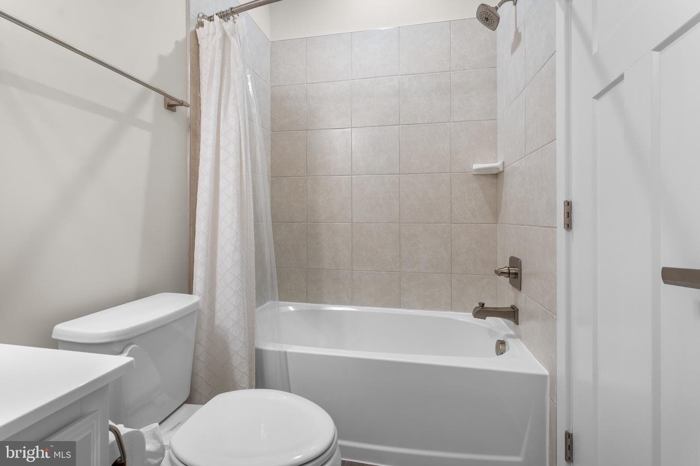528 Levanna Lane photo 38