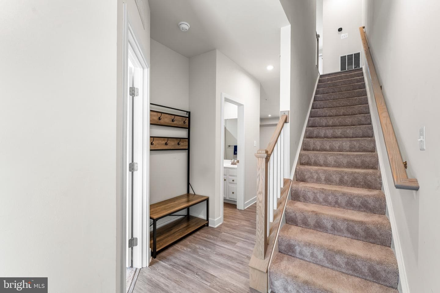528 Levanna Lane photo 4
