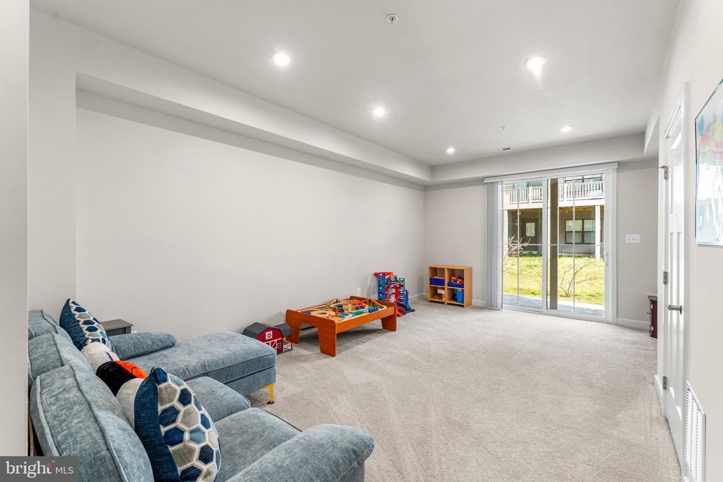 528 Levanna Lane photo 9
