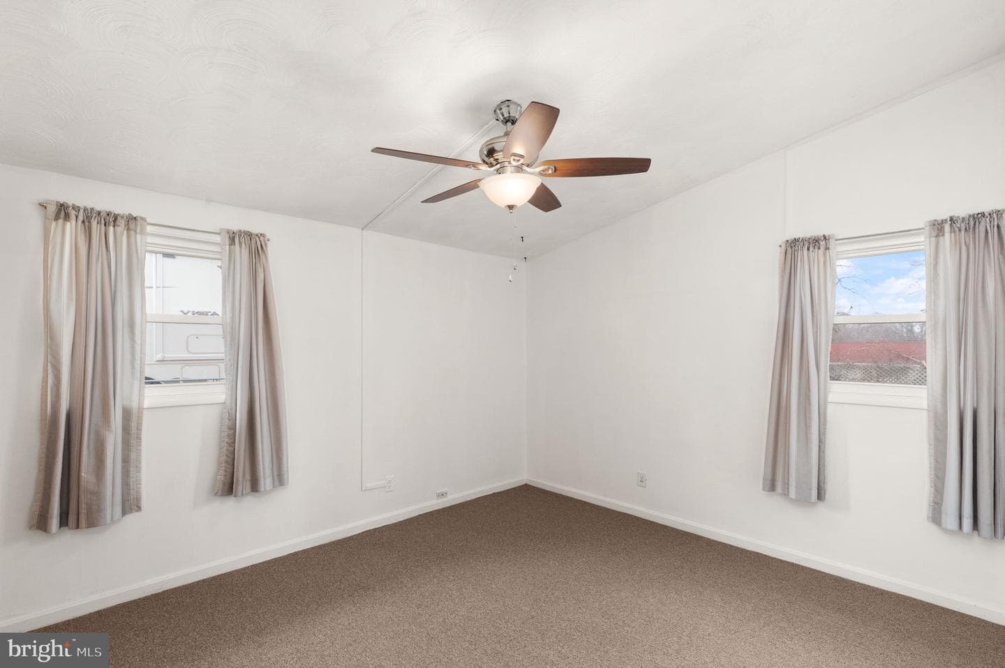 208 Gloucester Drive photo 16