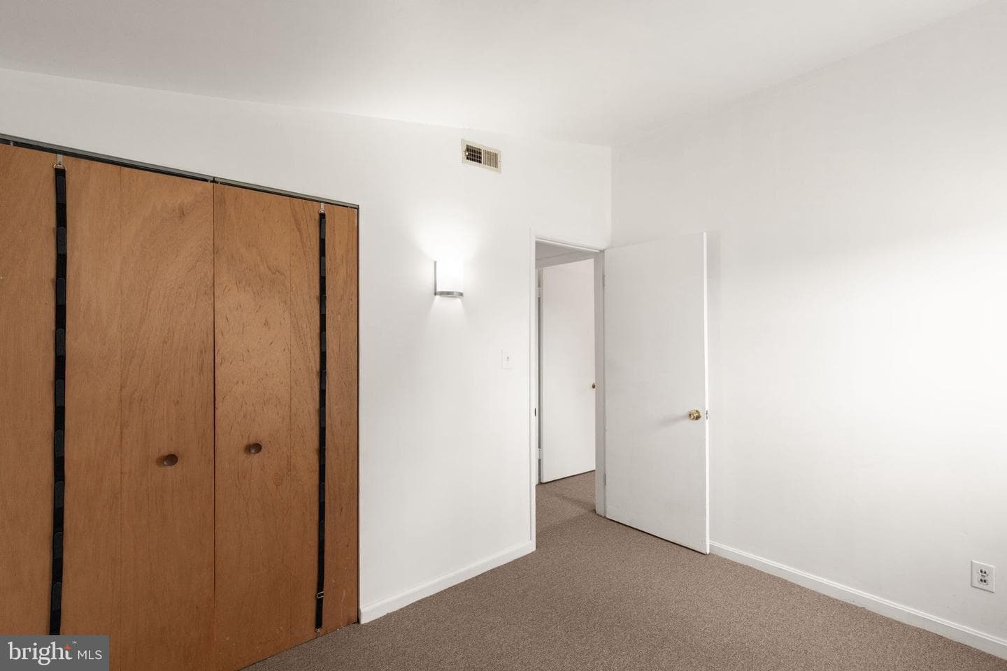 208 Gloucester Drive photo 19