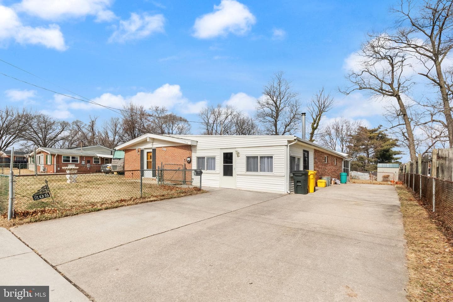 208 Gloucester Drive photo 2
