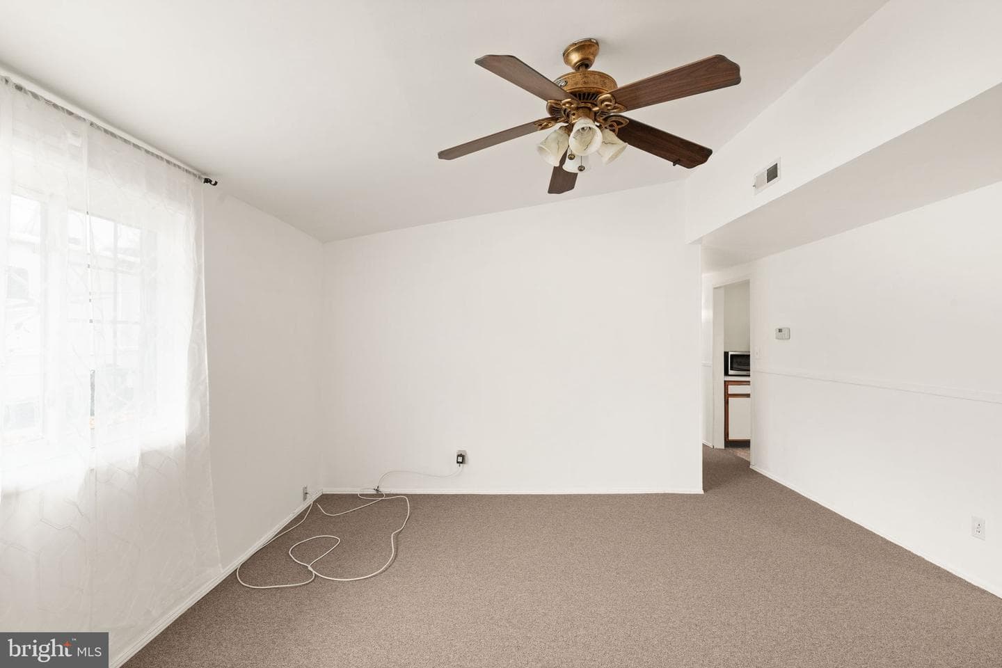208 Gloucester Drive photo 3