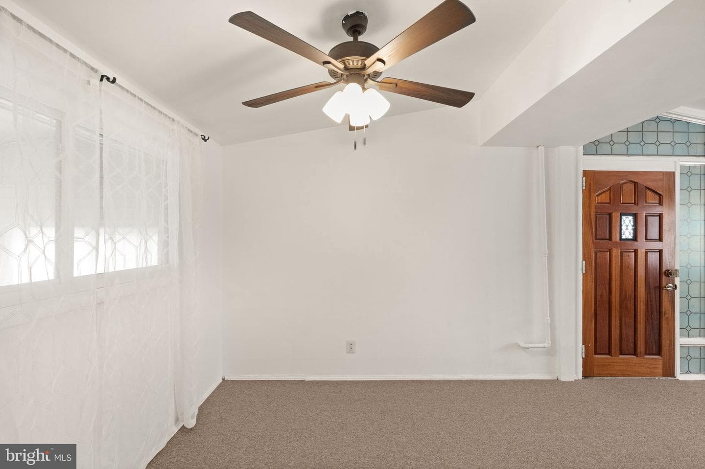 208 Gloucester Drive photo 7
