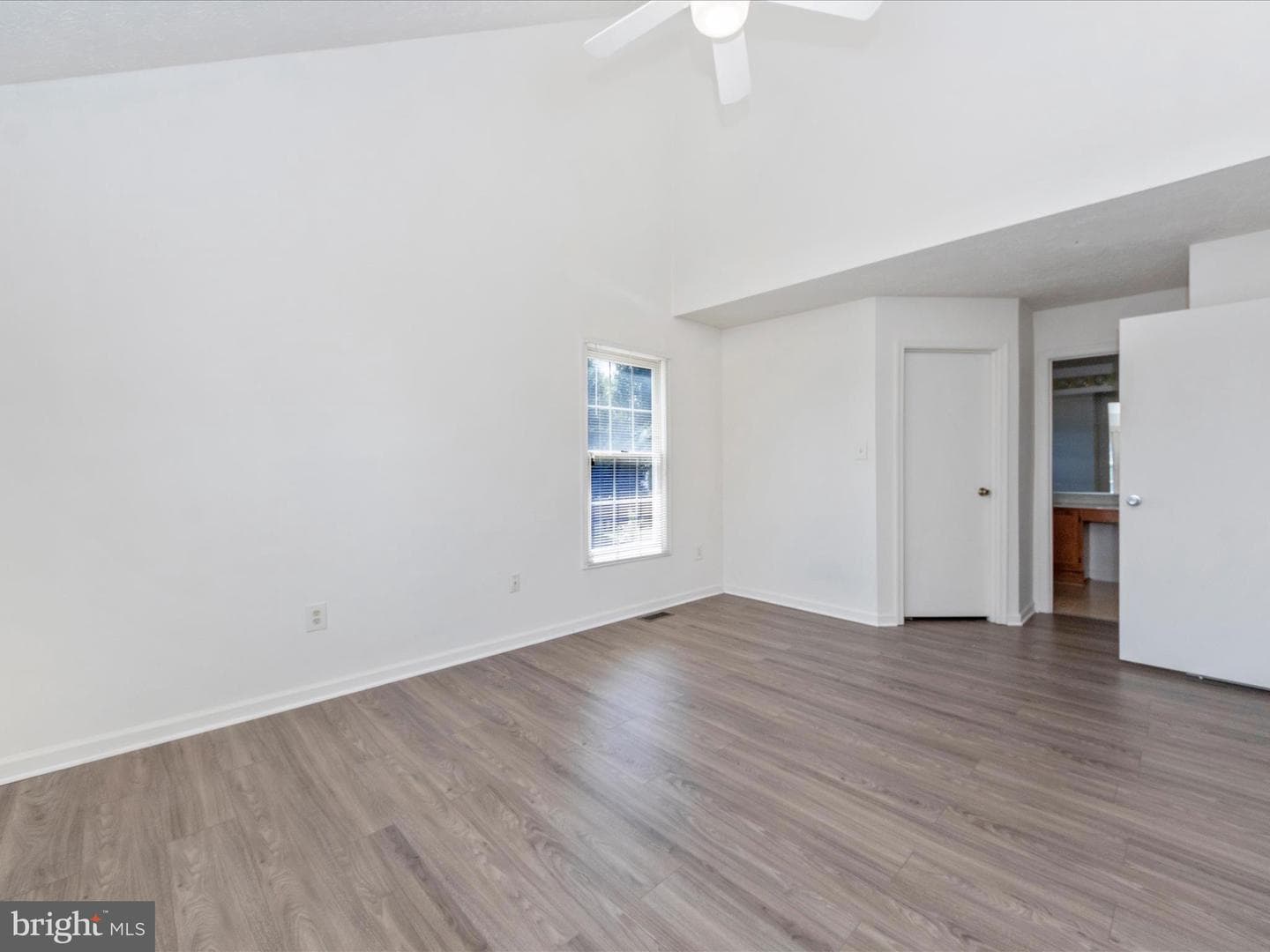 724 Sunnyfield Lane photo 32