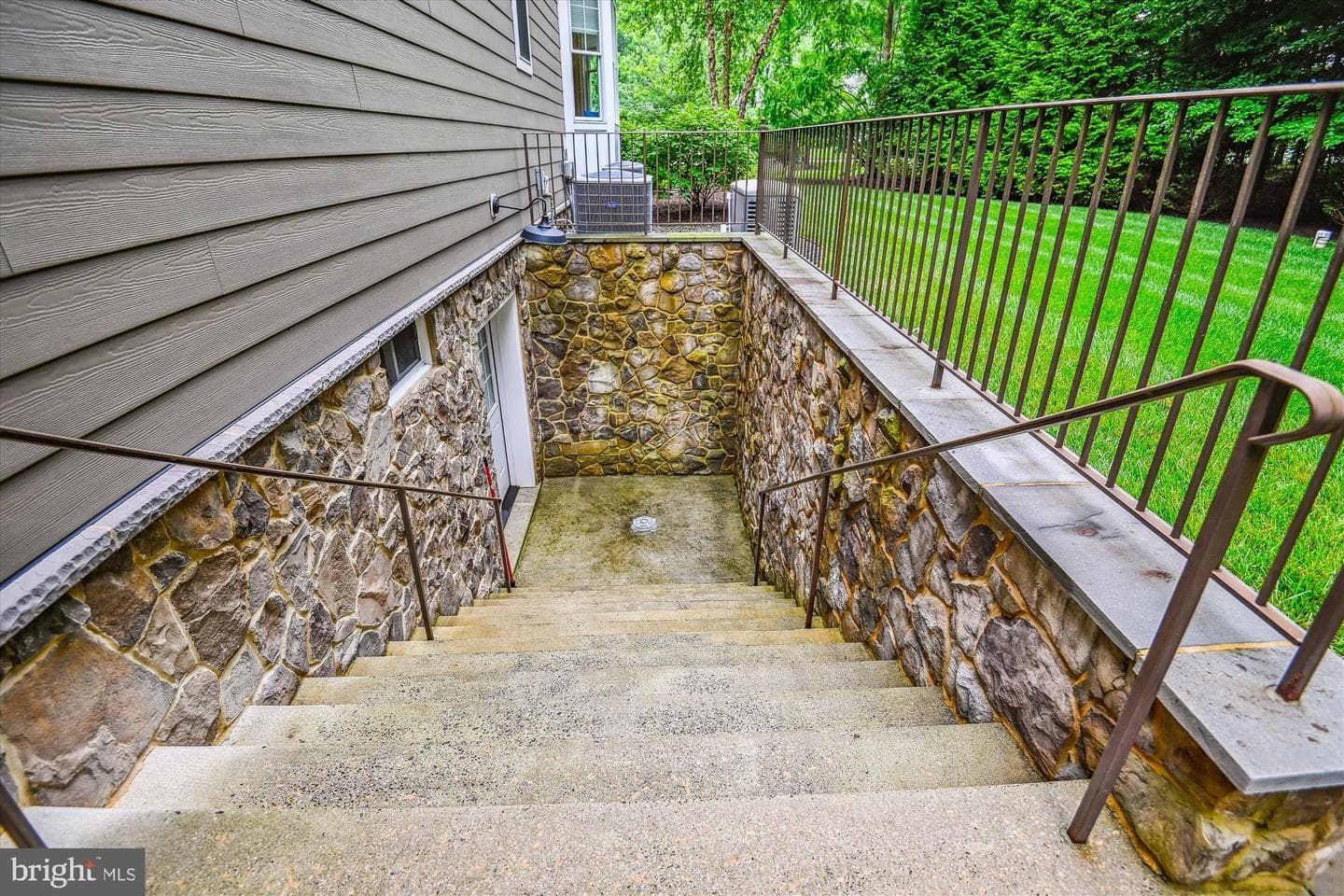 1611 Misty Manor Way photo 32