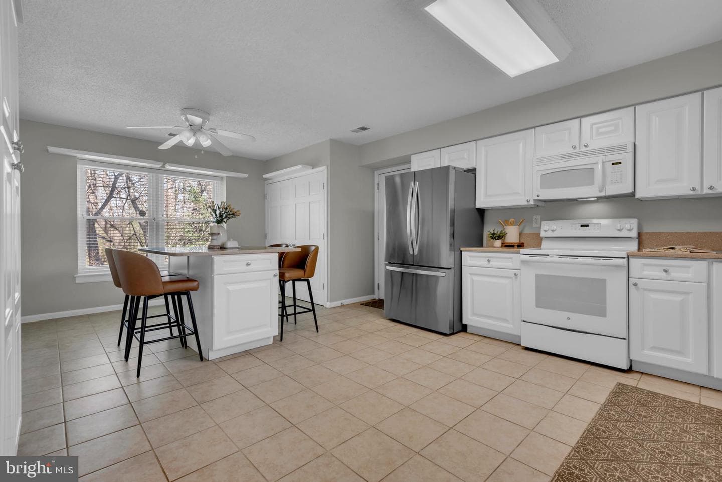 2568 Forest Knoll photo 28