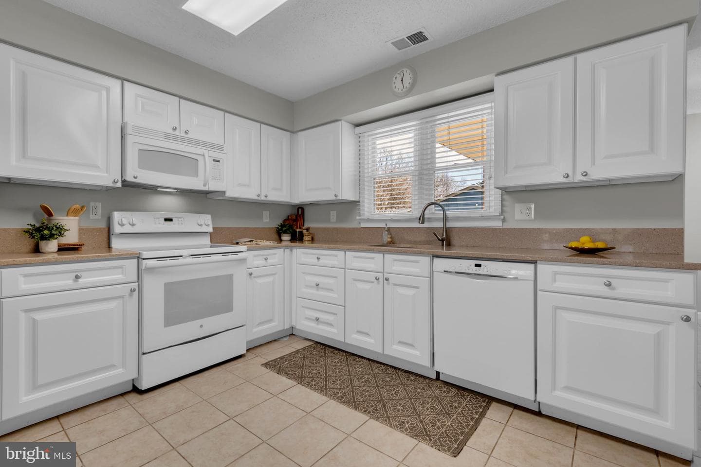 2568 Forest Knoll photo 30