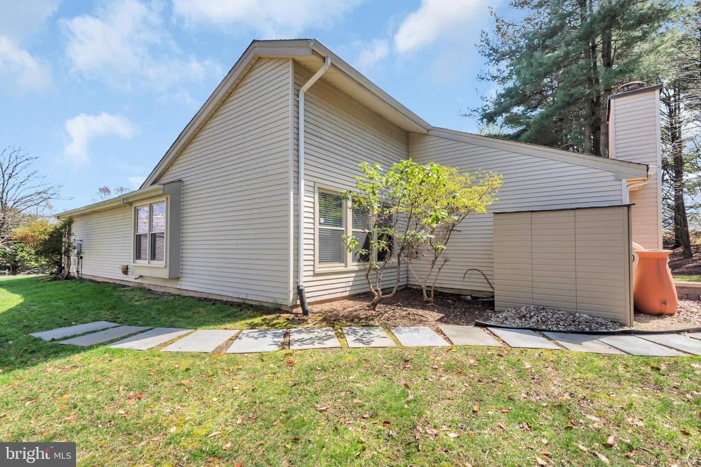 2568 Forest Knoll photo 4