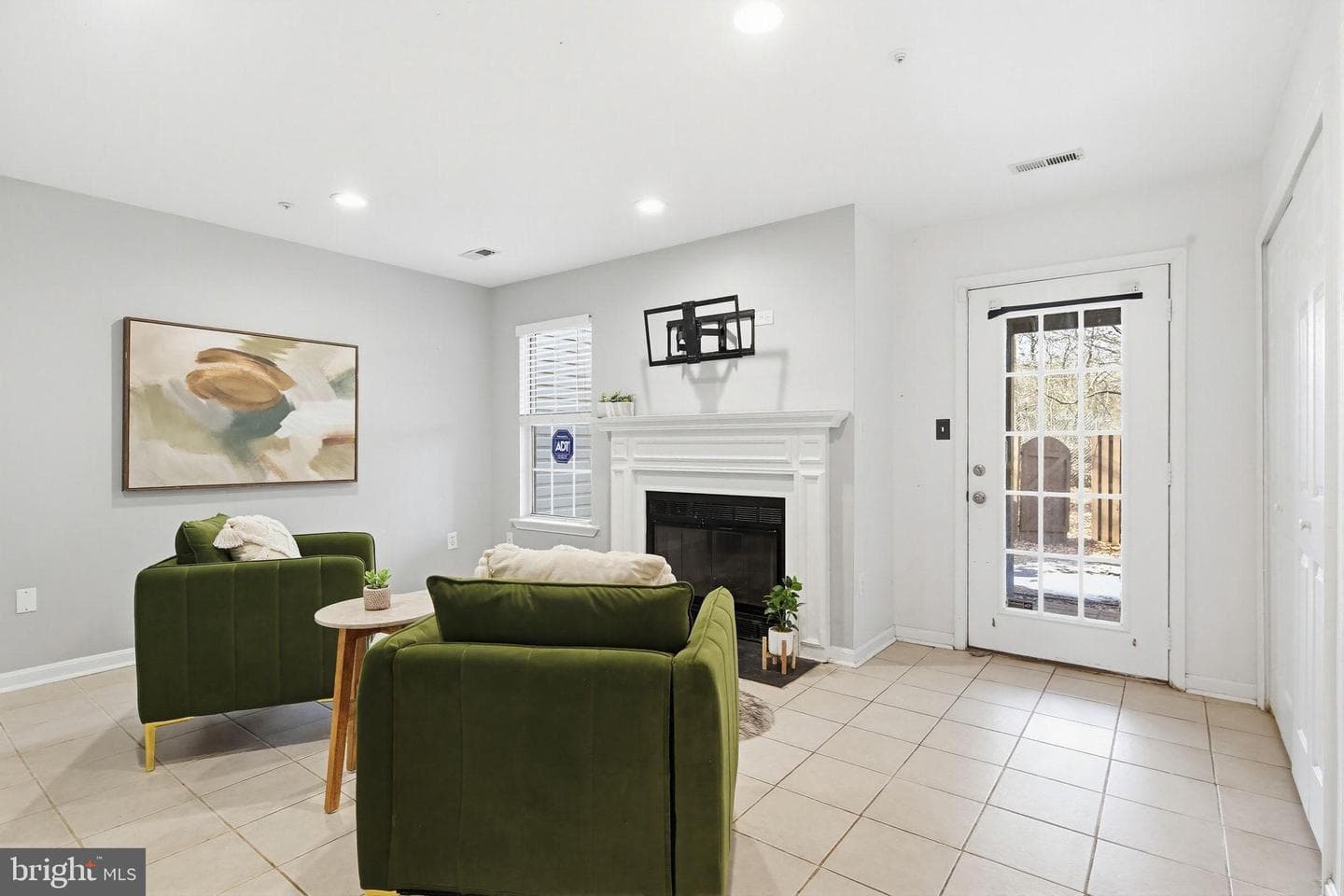 2220 Commissary Circle photo 6
