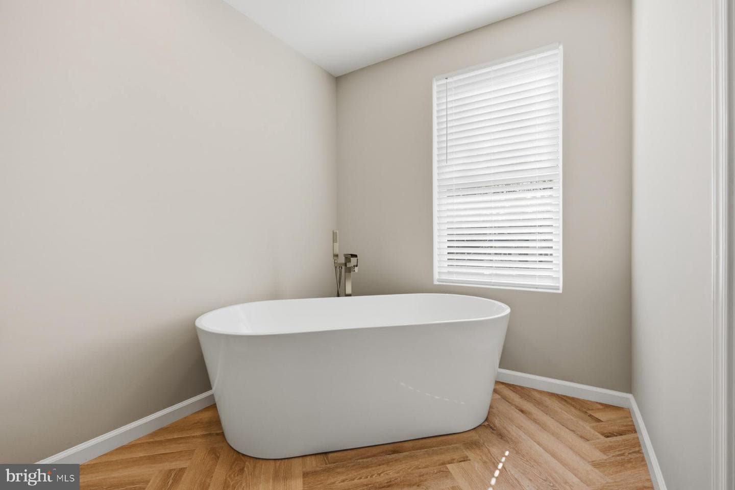 3476 S River Terrace photo 36