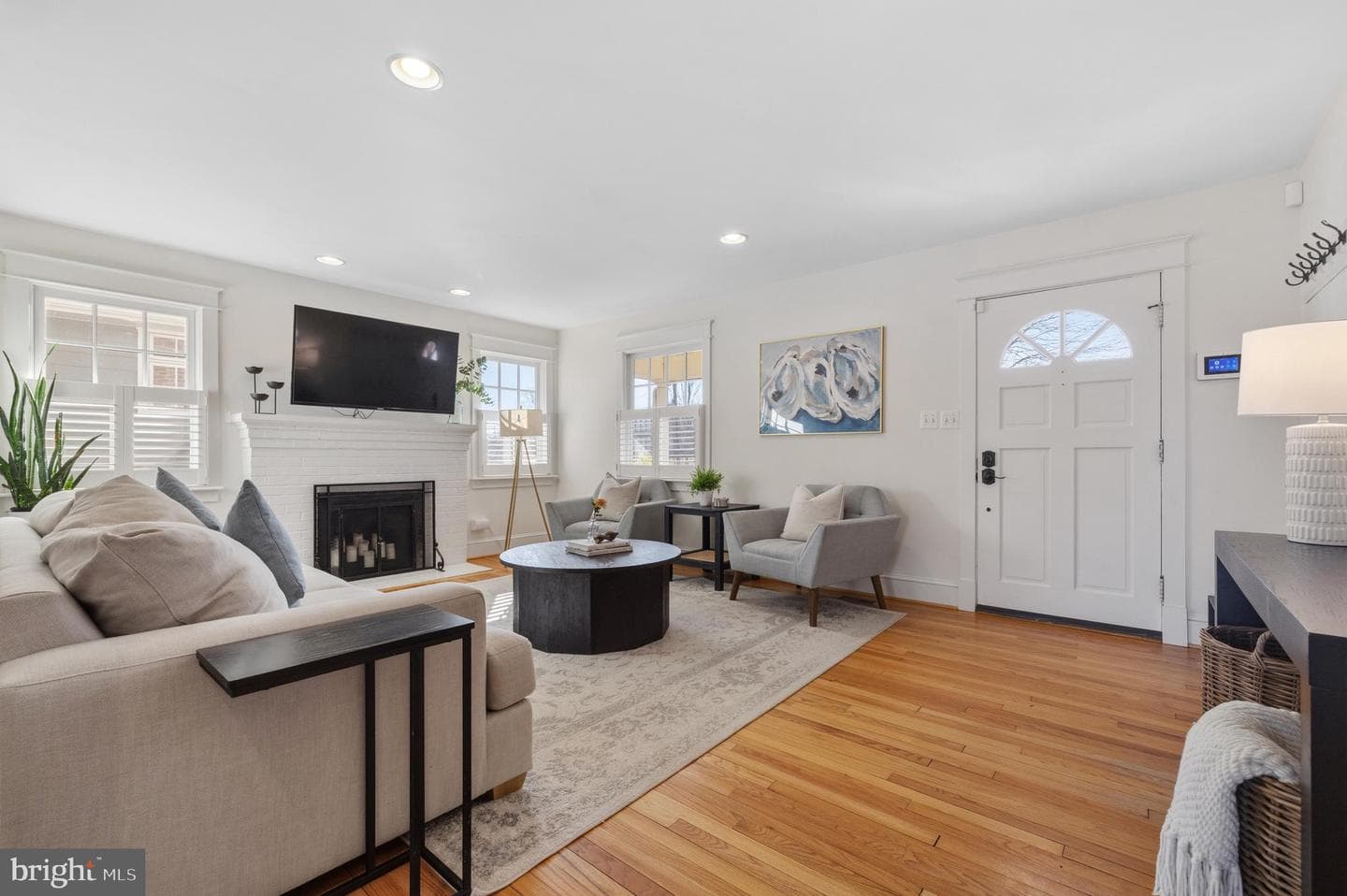 304 Locust Avenue photo 4