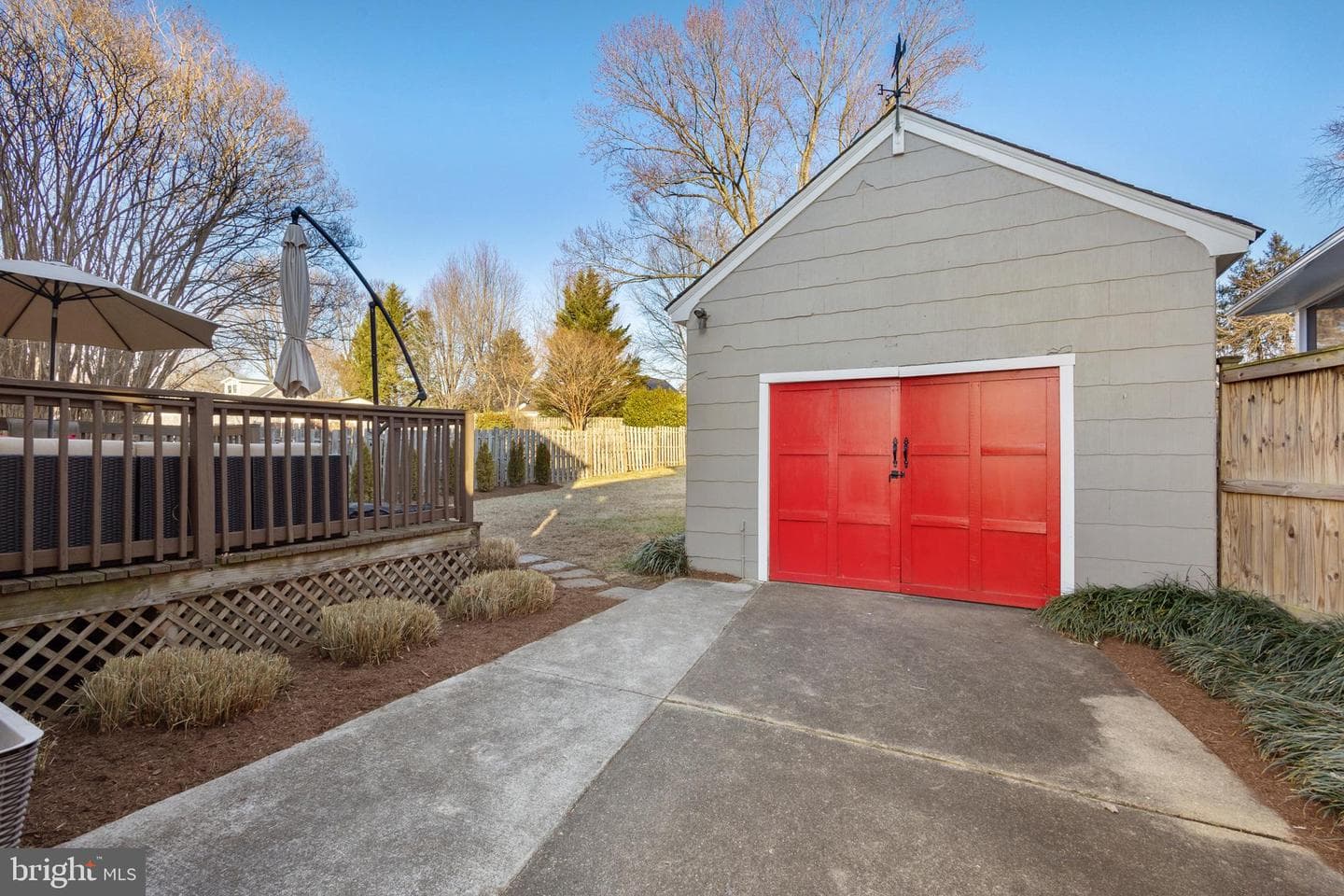 304 Locust Avenue photo 40