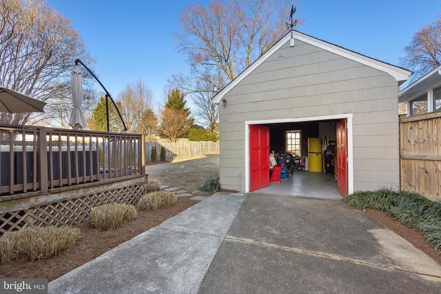 304 Locust Avenue photo 41