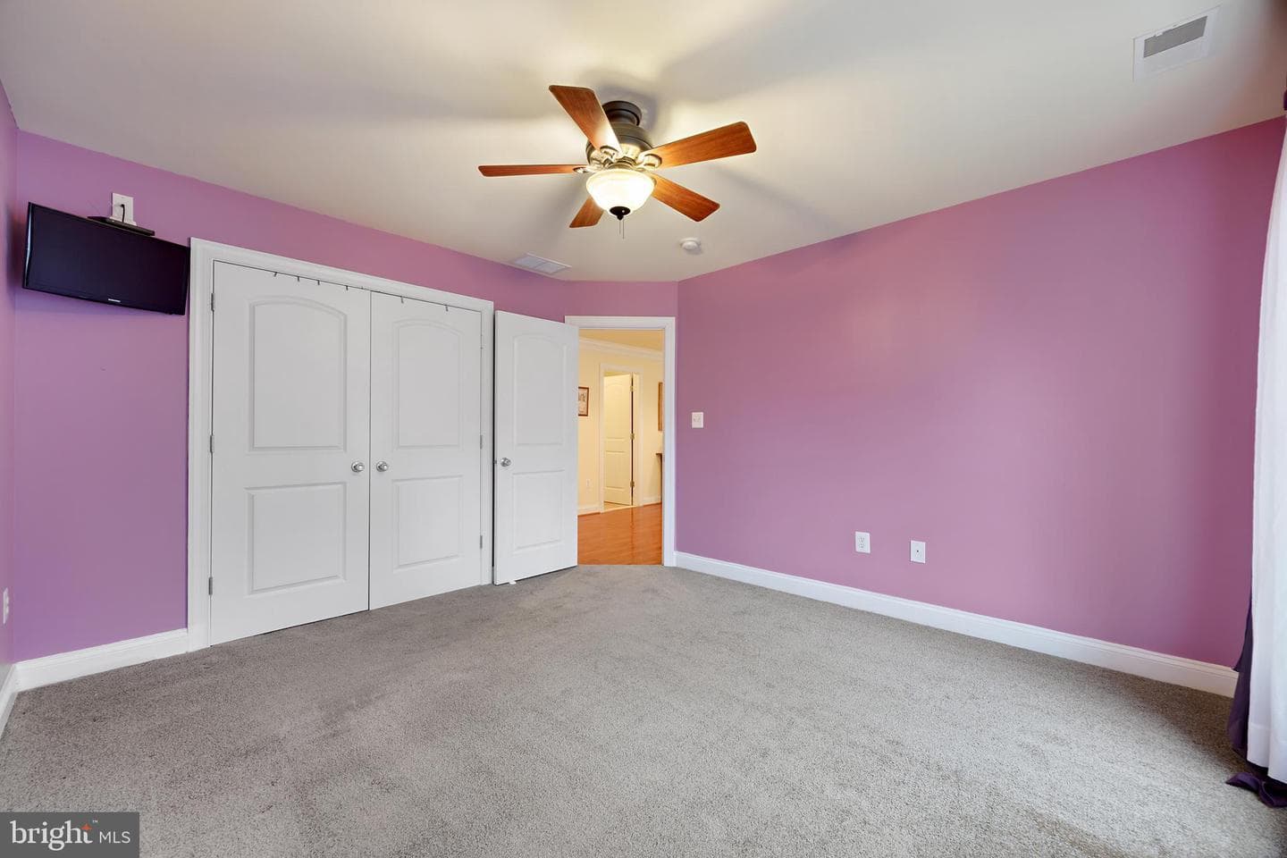 415 Metropolitan Boulevard photo 29