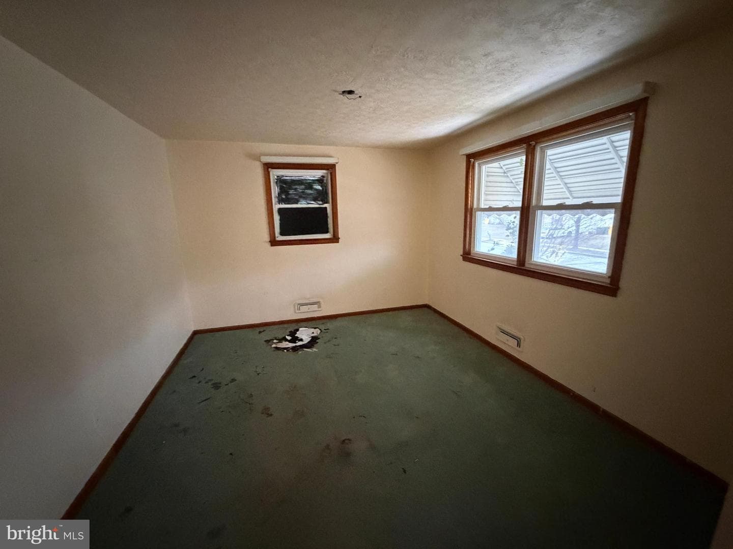 5600 Ballman photo 3