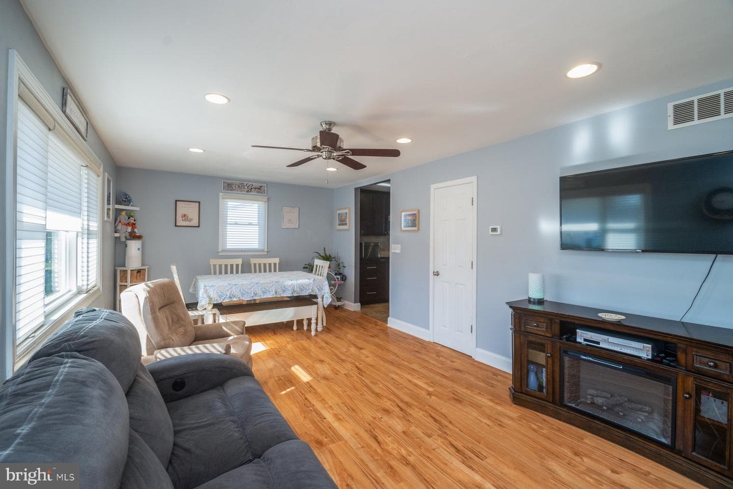 206 Cheddington Road photo 3