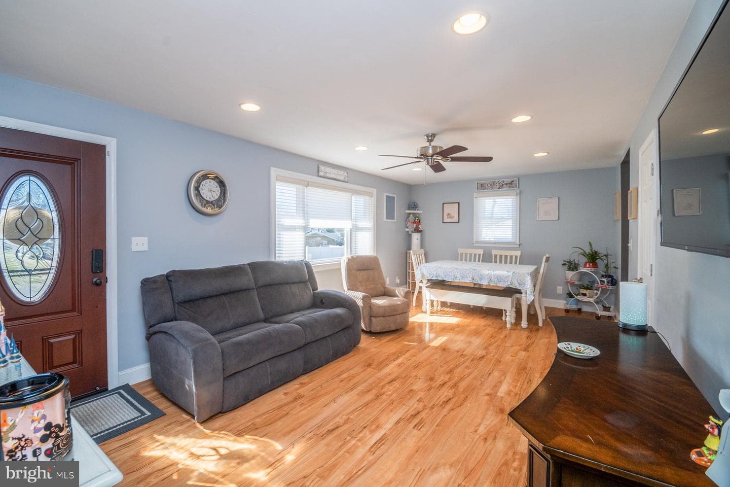 206 Cheddington Road photo 4