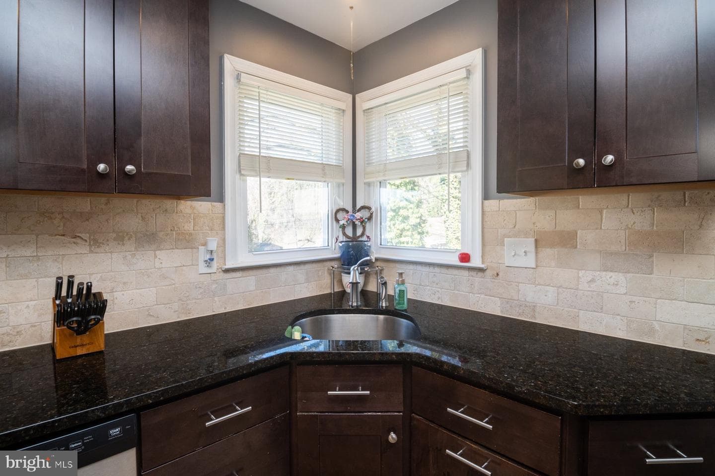 206 Cheddington Road photo 8