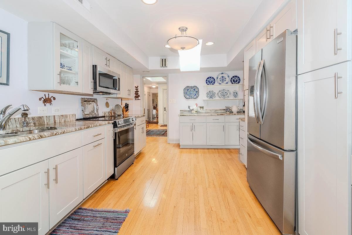 1838 Lindamoor Drive photo 8