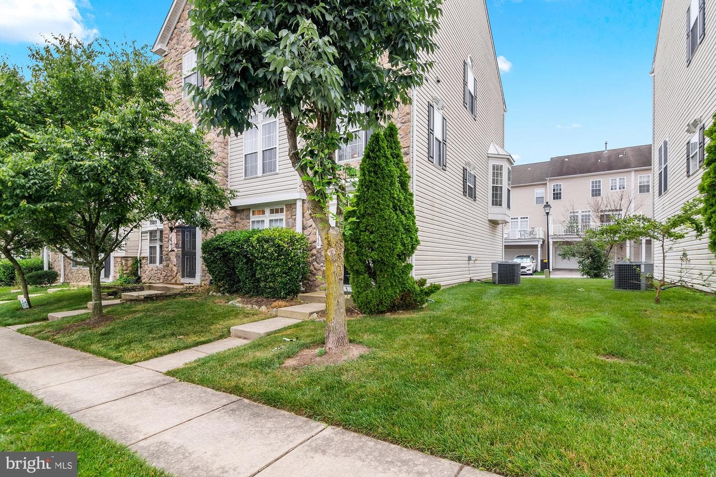 1750 Theale Way photo 2