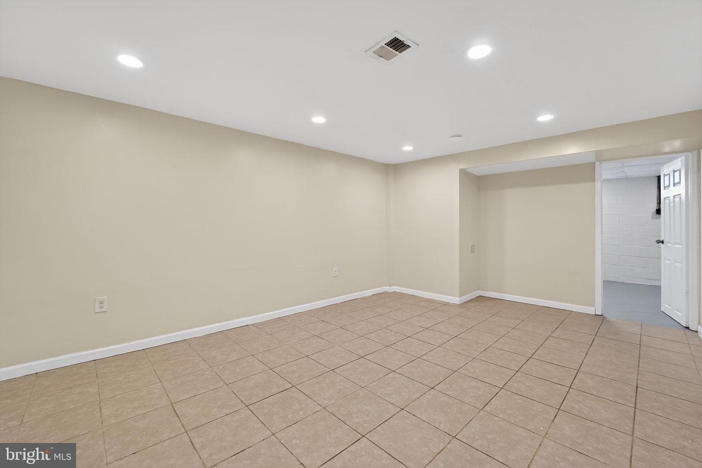 8215 Tomlinson Court photo 28