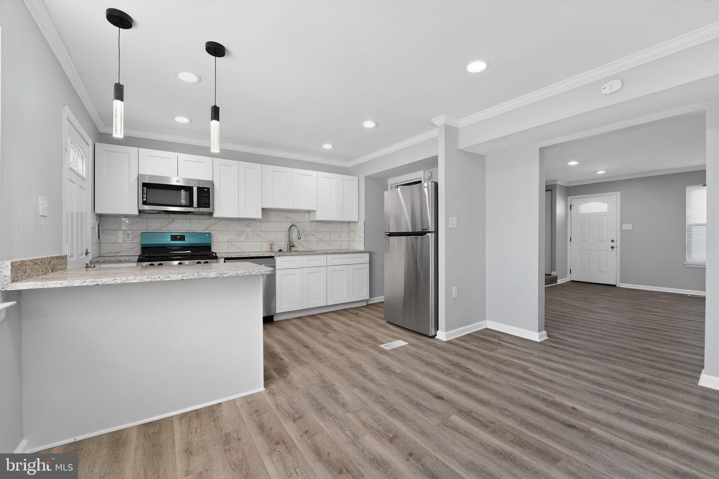 8215 Tomlinson Court photo 4