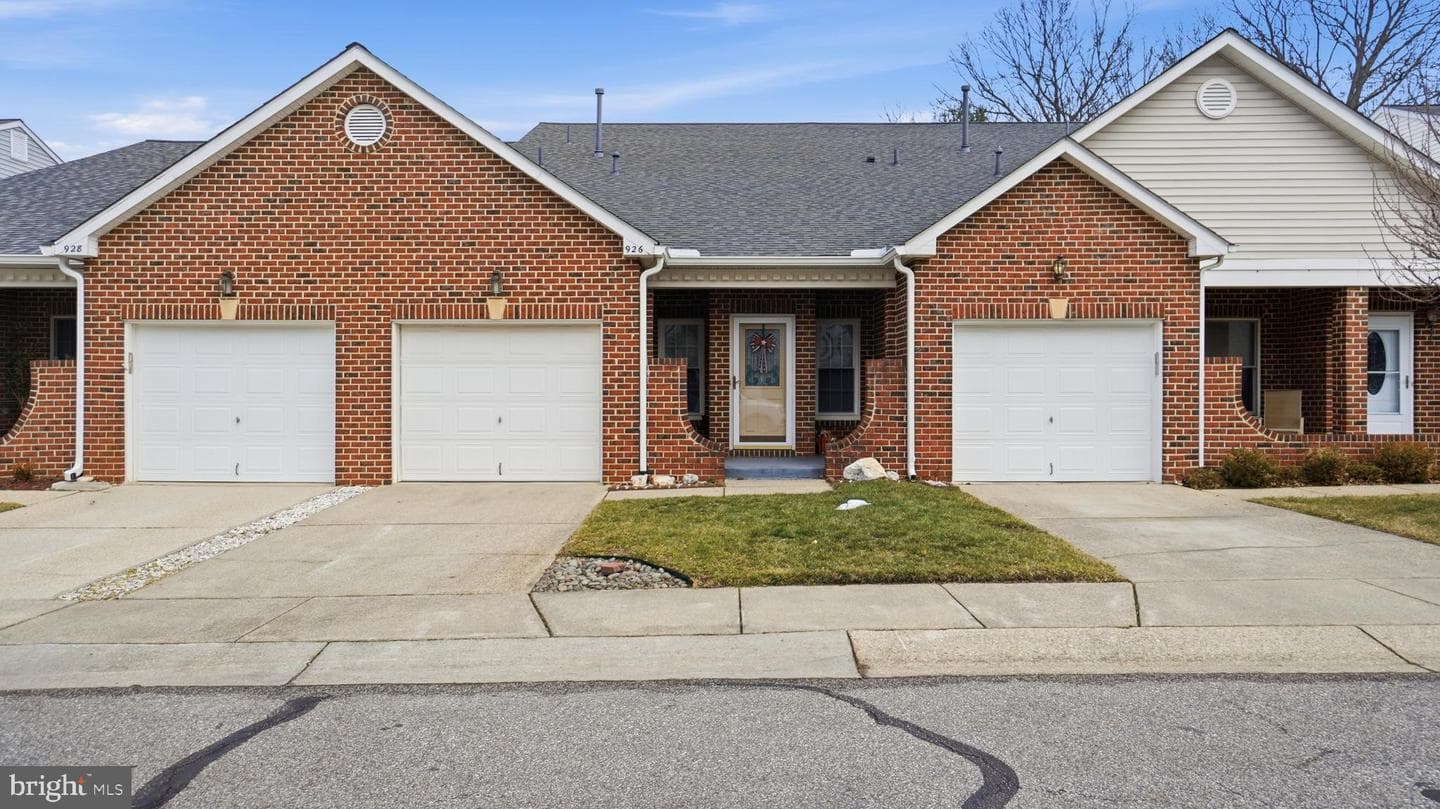 926 Perry Landing Court photo 2
