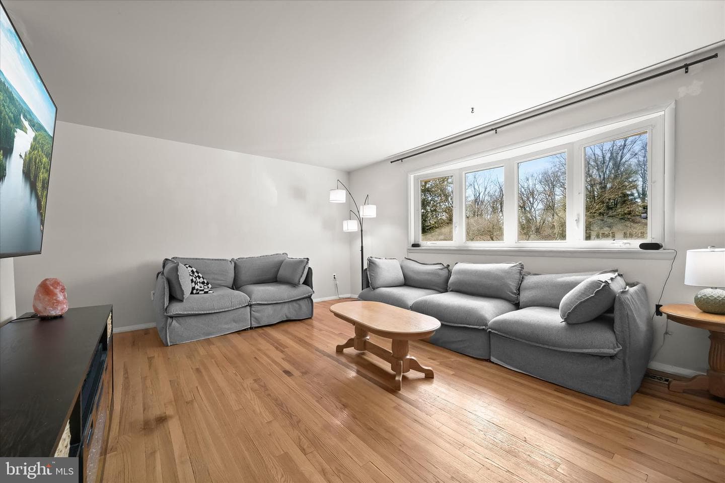 7980 Phirne Road E photo 2