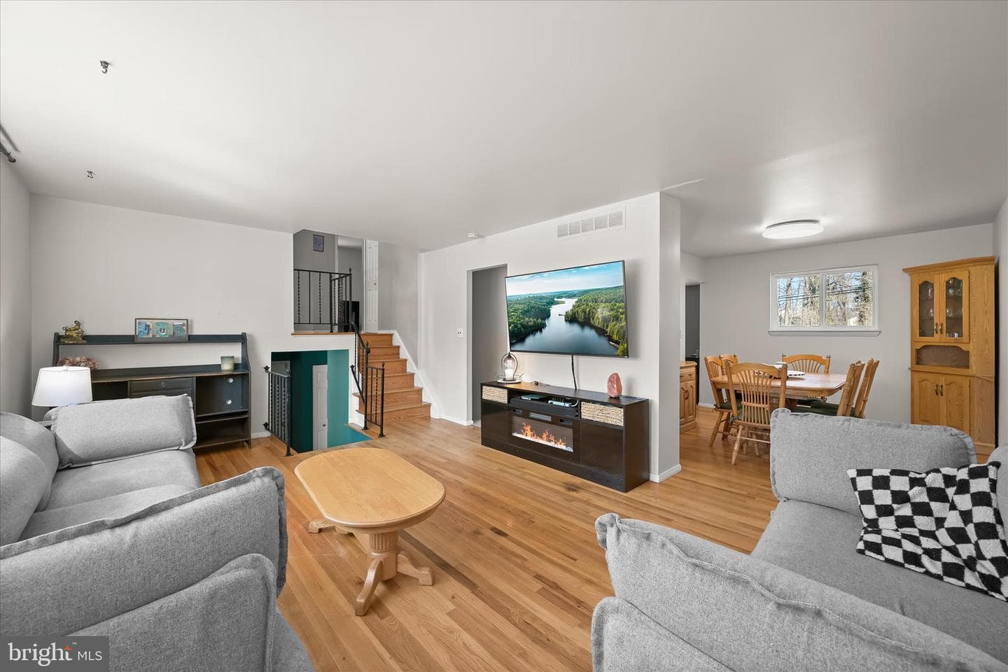 7980 Phirne Road E photo 4