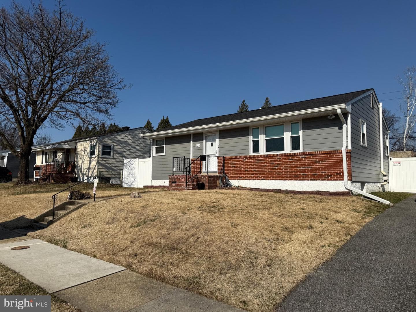 322 Cheddington Rd photo 4