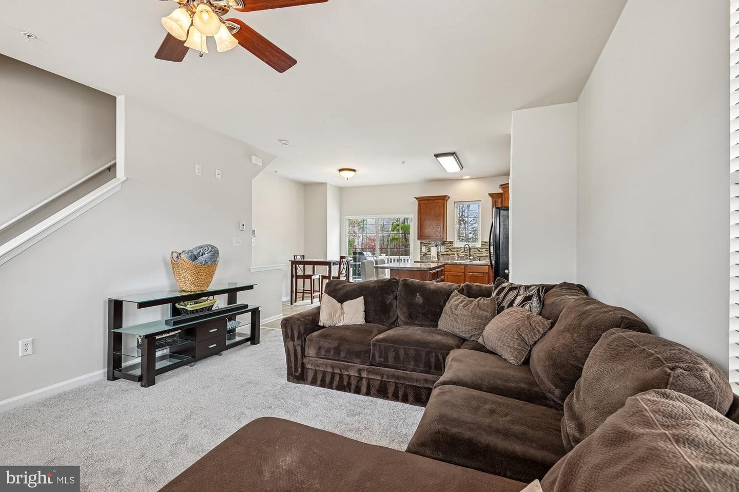 821 Croggan Crescent photo 3