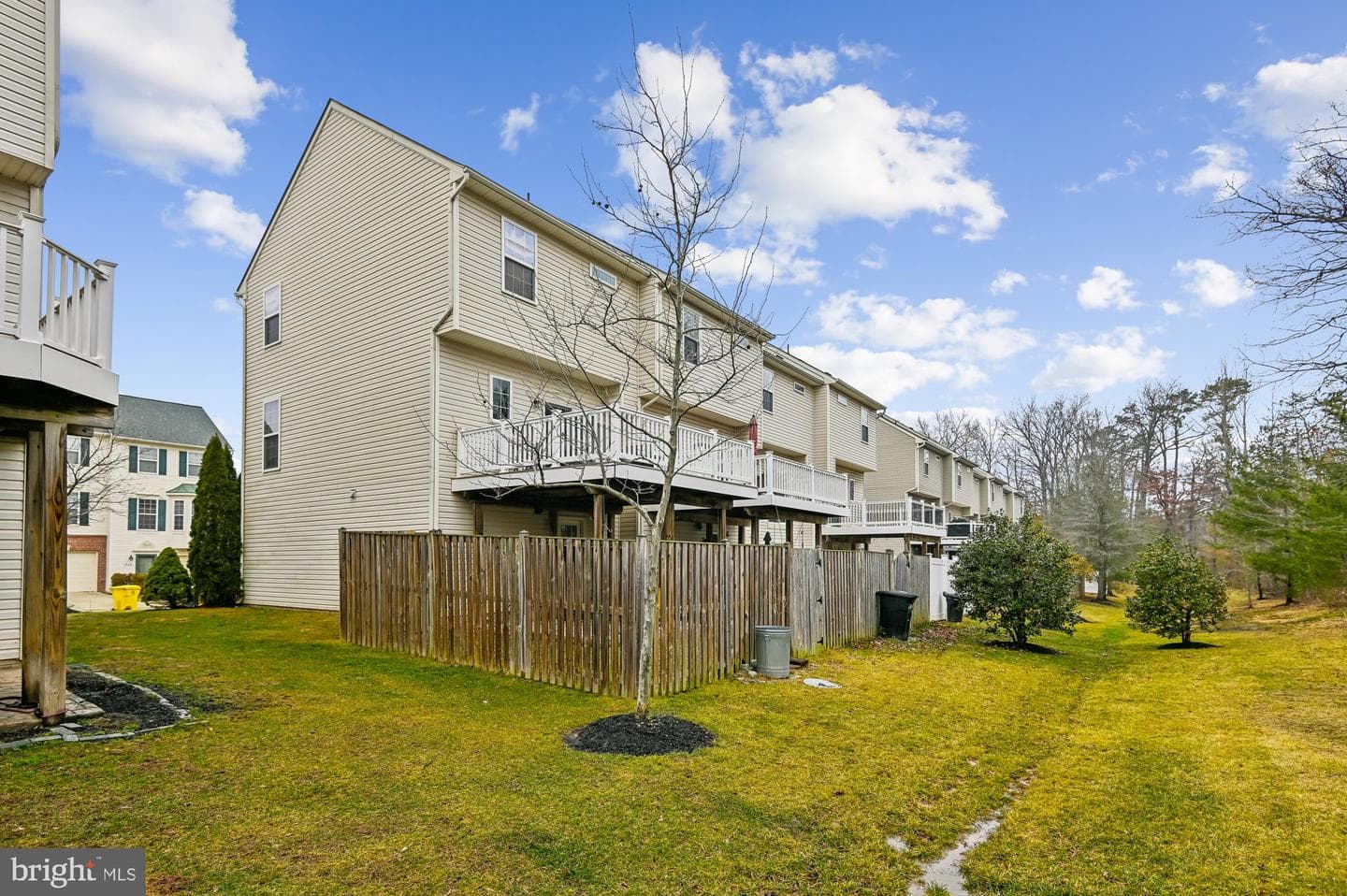 821 Croggan Crescent photo 32