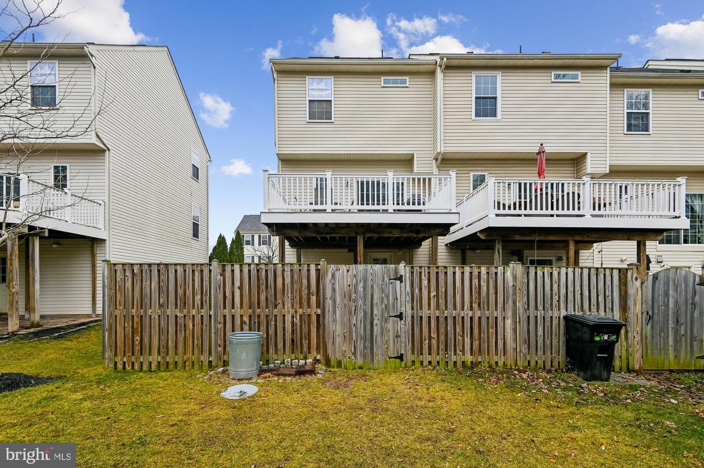 821 Croggan Crescent photo 33