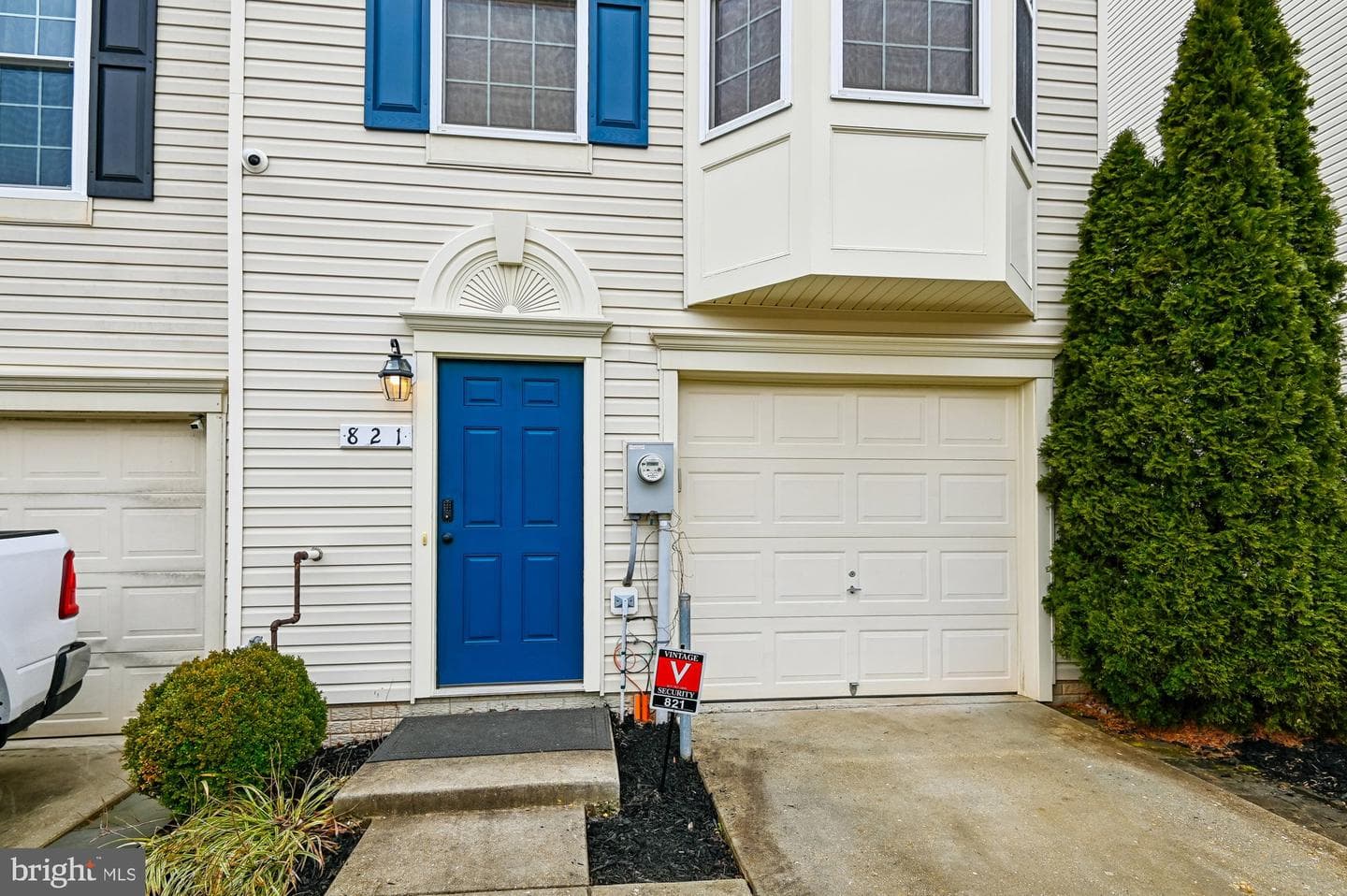821 Croggan Crescent photo 35