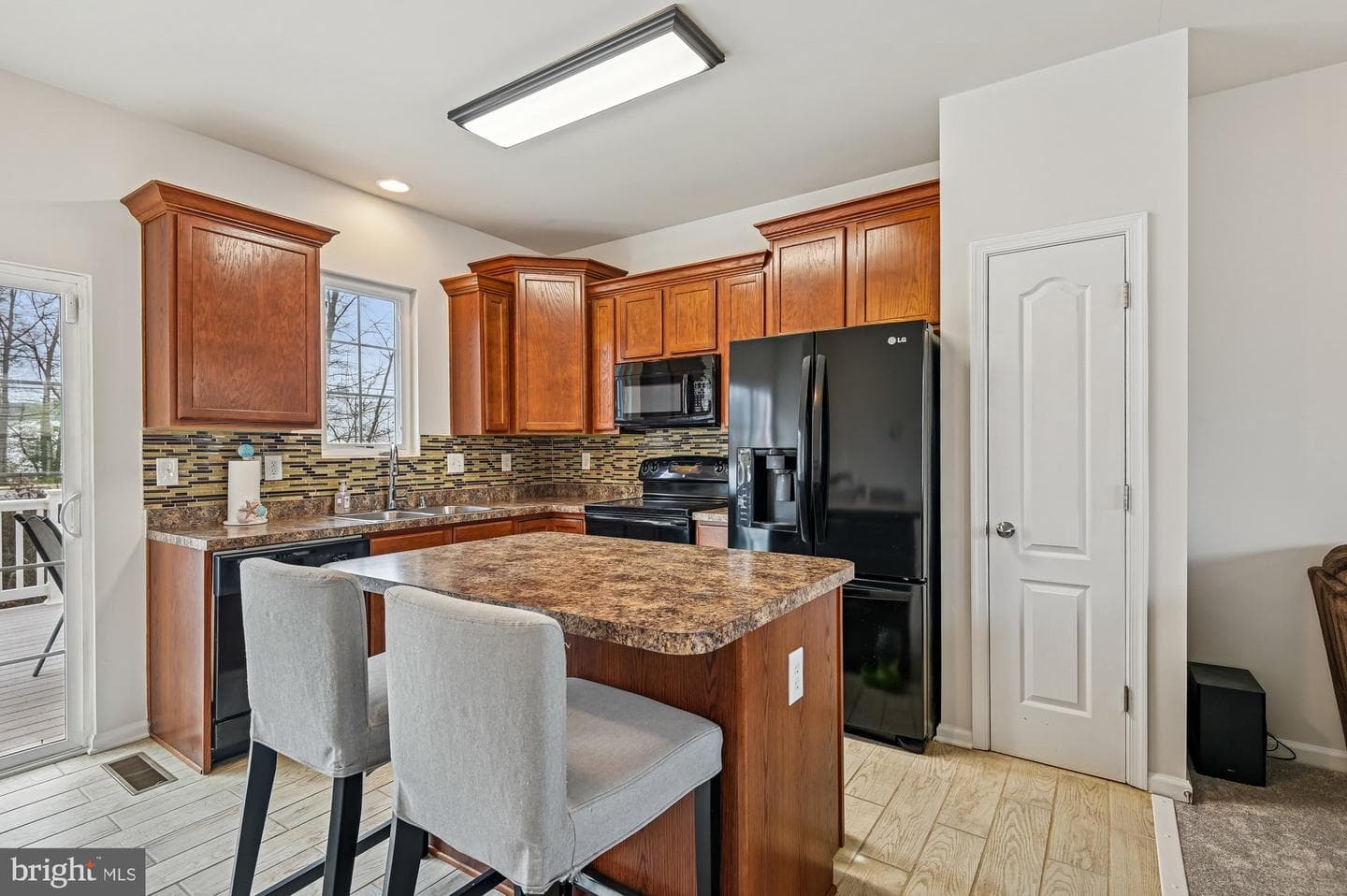 821 Croggan Crescent photo 6