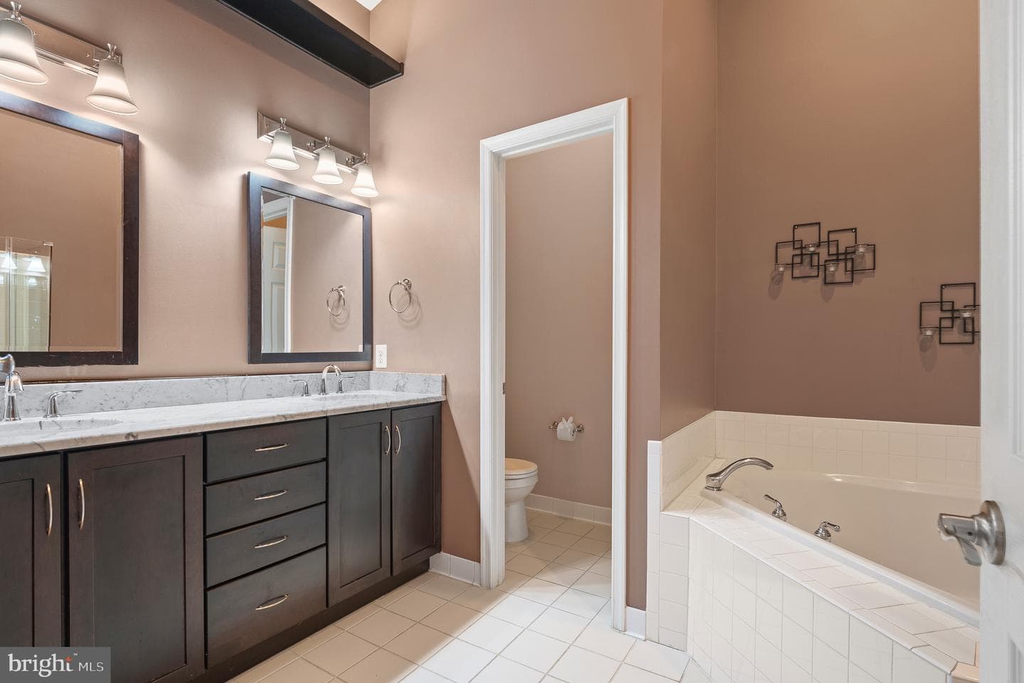 70 Two Rivers Drive photo 44