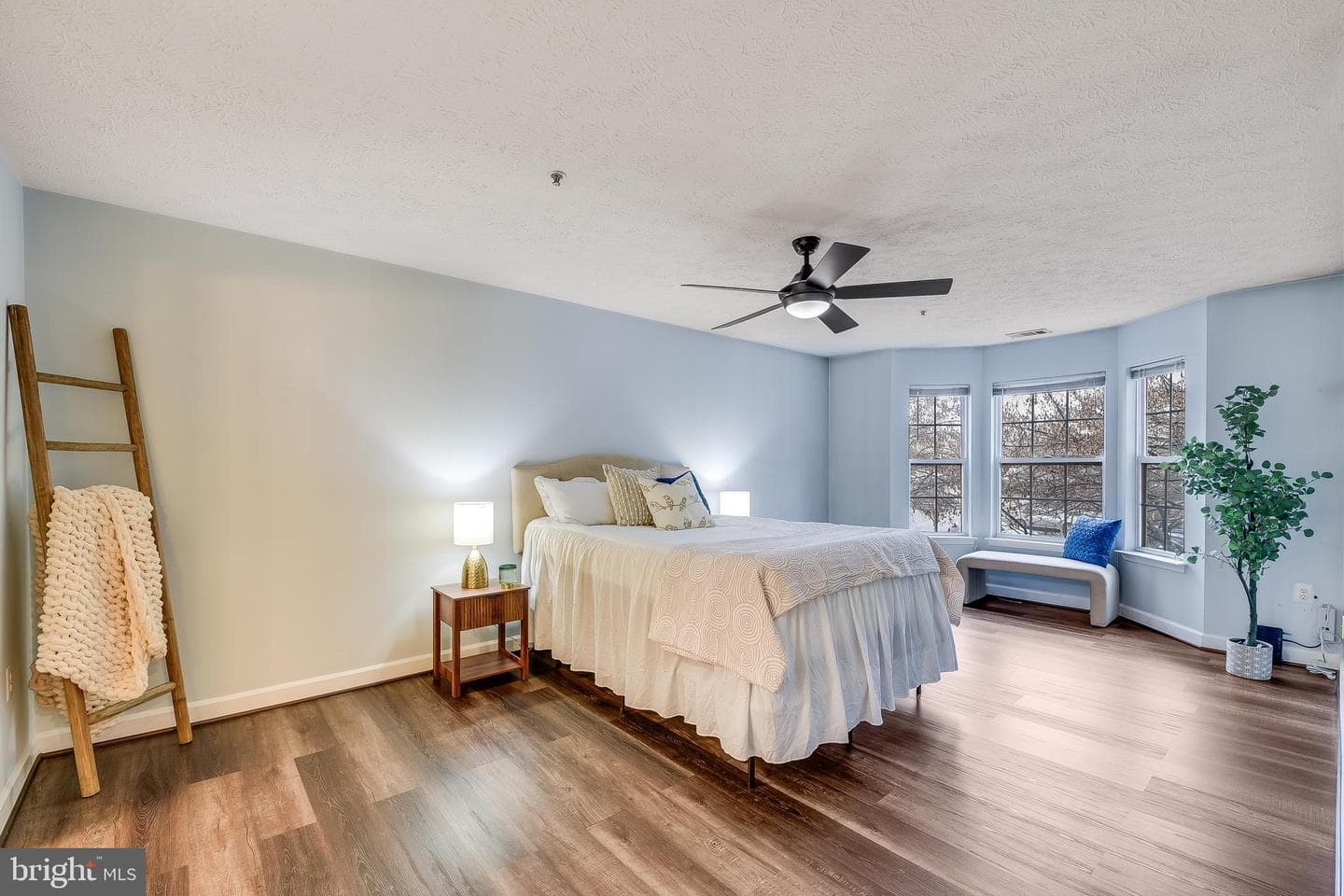623 Admiral Drive #304 photo 12