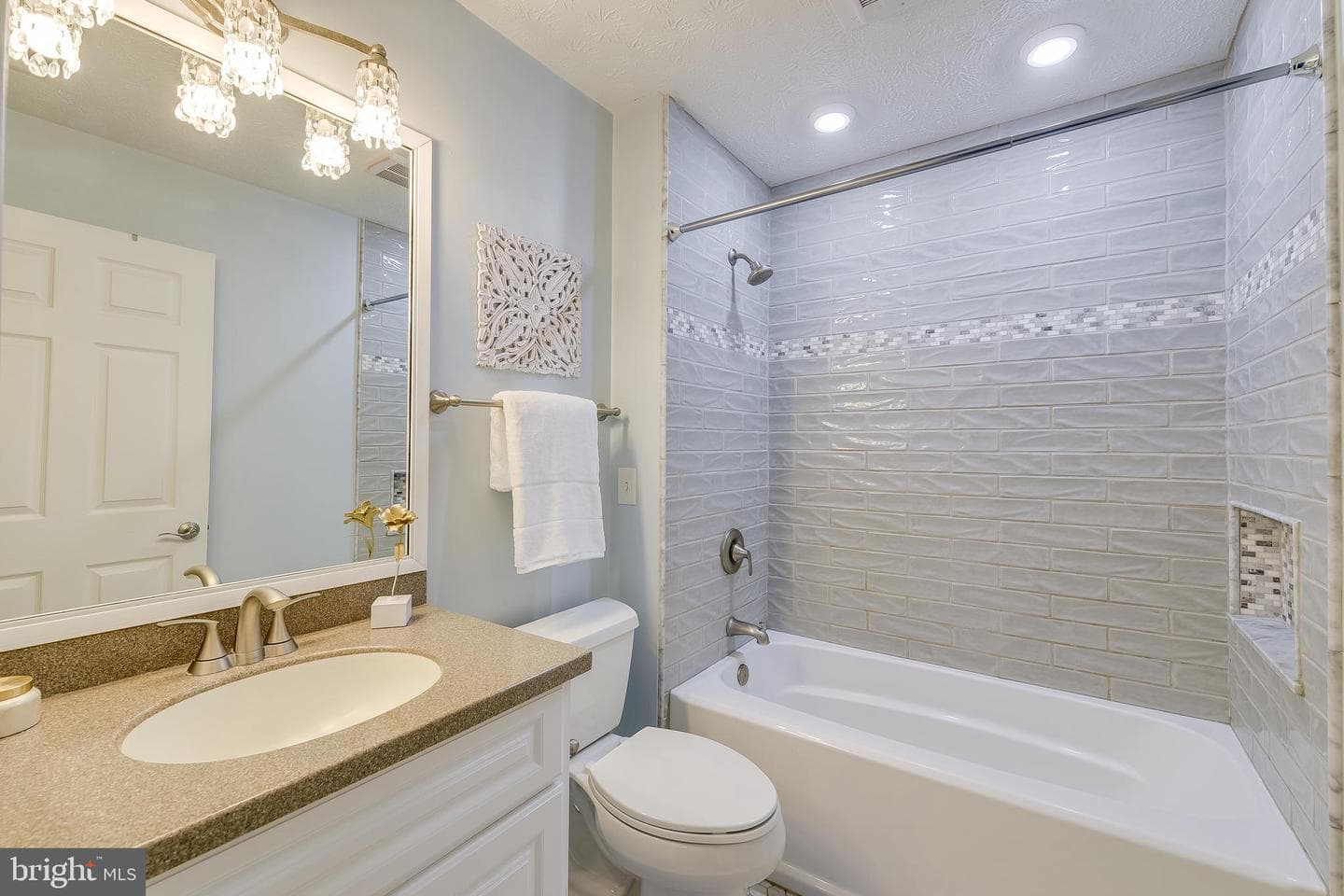 623 Admiral Drive #304 photo 16