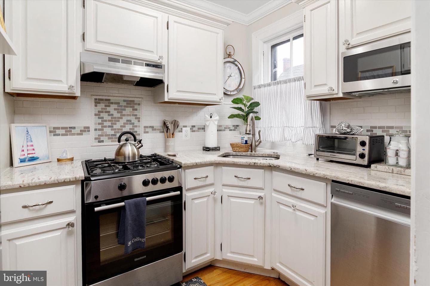 31 College Avenue photo 10