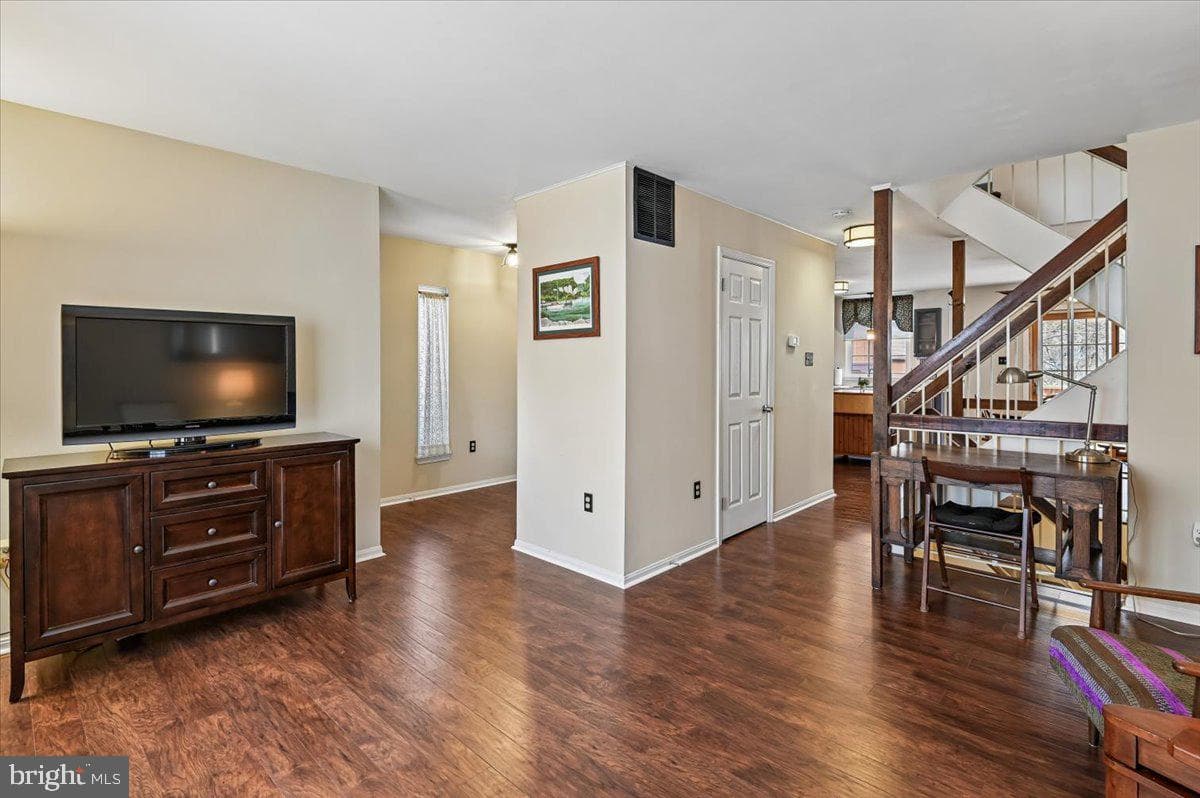1737 Ridgely Road photo 12