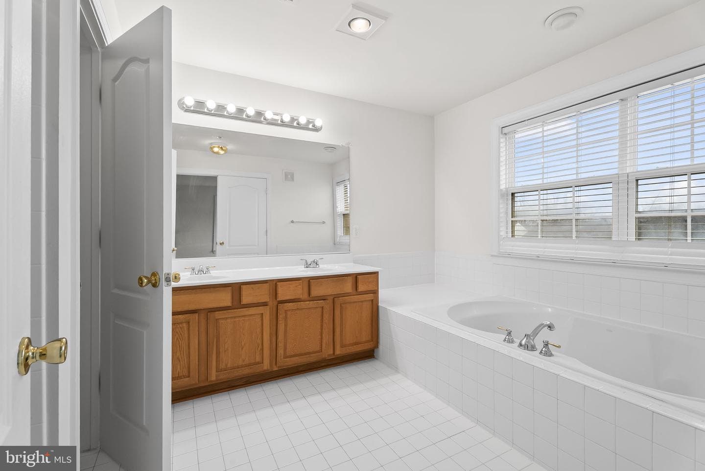 3446 Carriage Walk Court #23-B photo 23