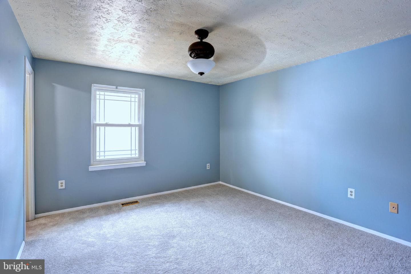 1816 Lasalle Place photo 11