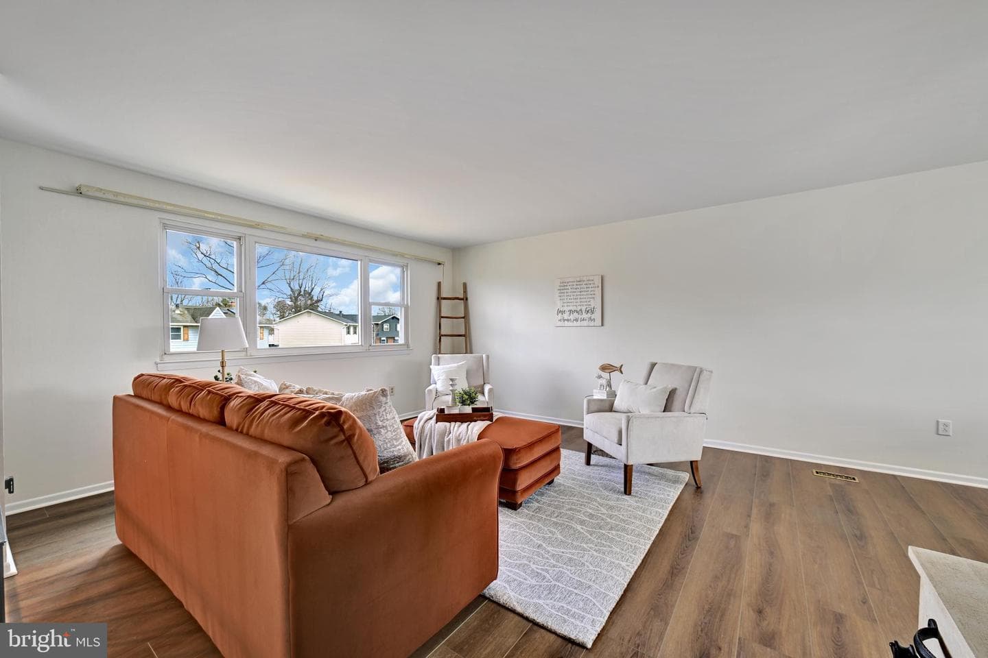 852 Birchwood Court photo 2