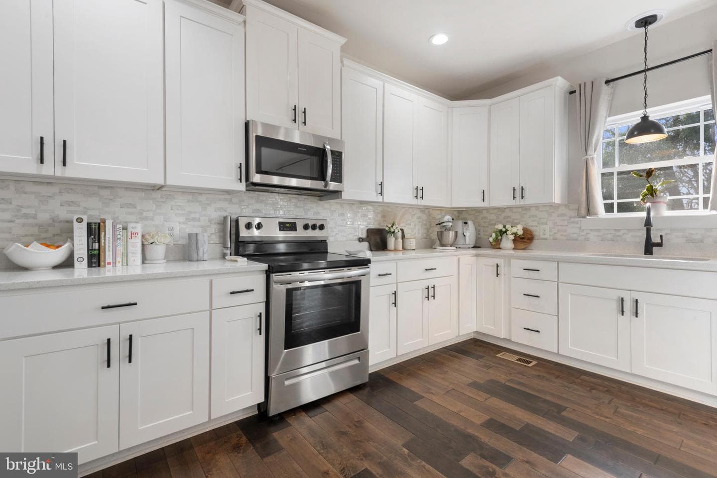 1176 Green Holly Drive photo 8