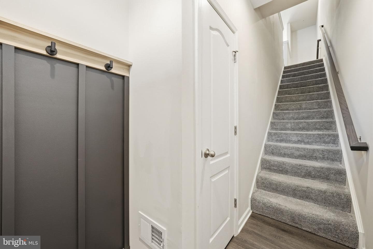 8219 Hollow Court photo 3