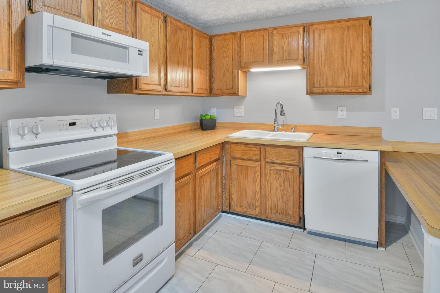 873 Chestnutview Court photo 5